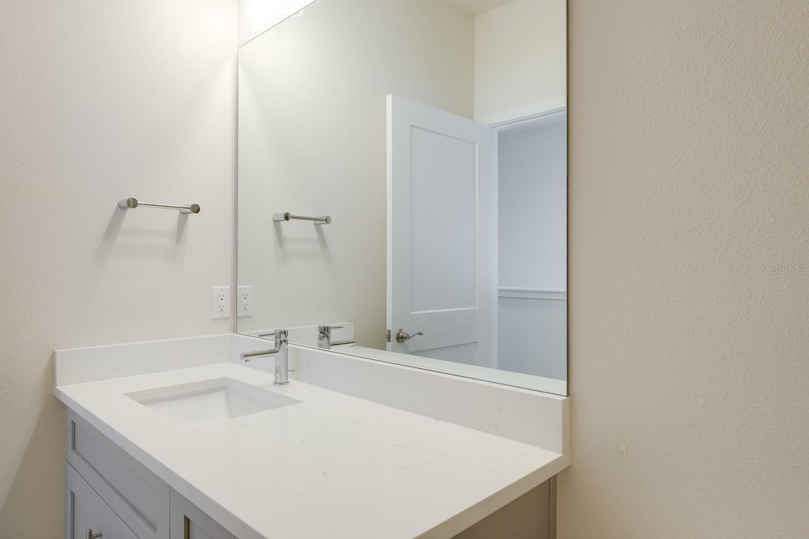 TOWNHOMES AT HIGHLAND CROSSING - Residential Lease