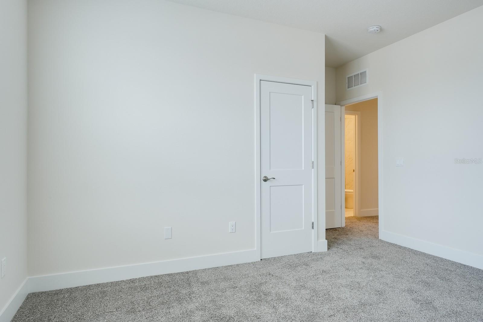 TOWNHOMES AT HIGHLAND CROSSING - Residential Lease