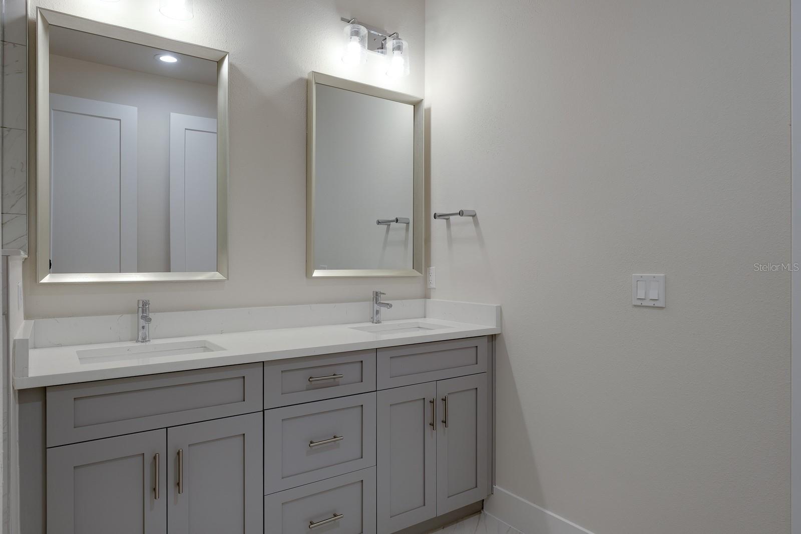 TOWNHOMES AT HIGHLAND CROSSING - Residential Lease