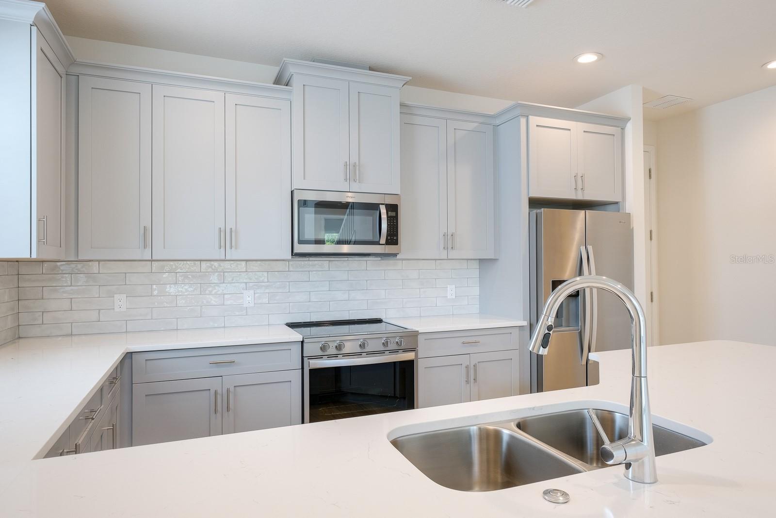 TOWNHOMES AT HIGHLAND CROSSING - Residential Lease