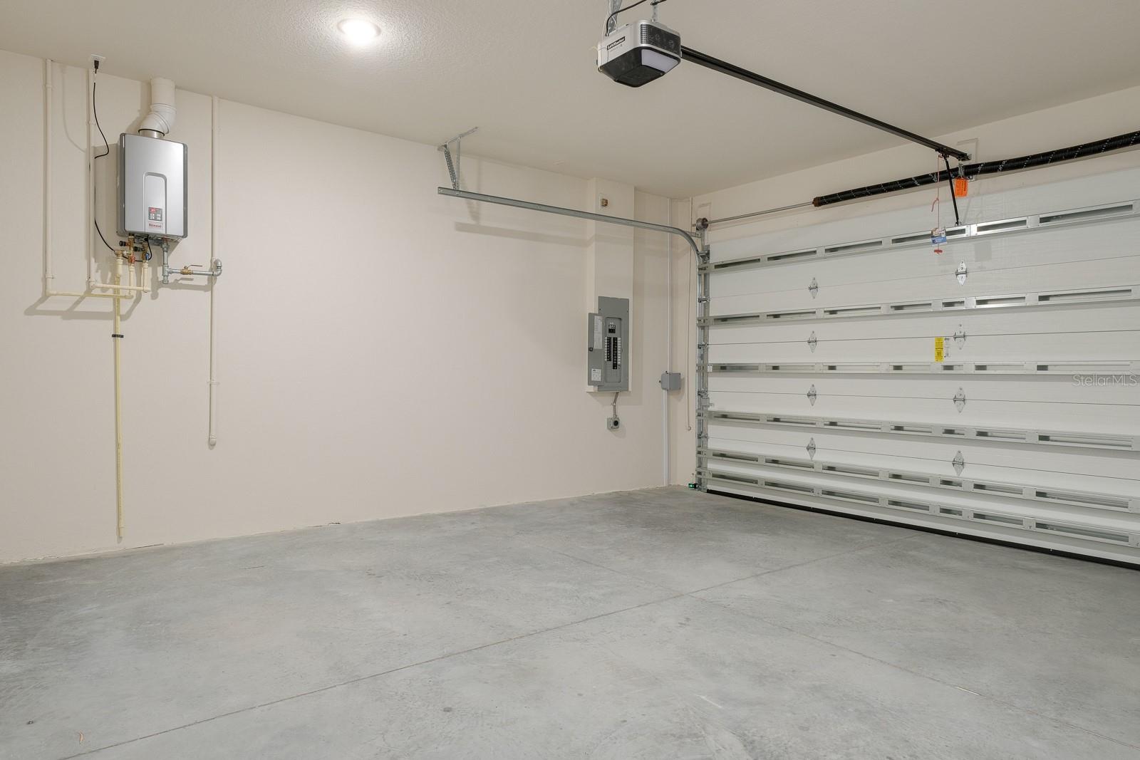 TOWNHOMES AT HIGHLAND CROSSING - Residential Lease