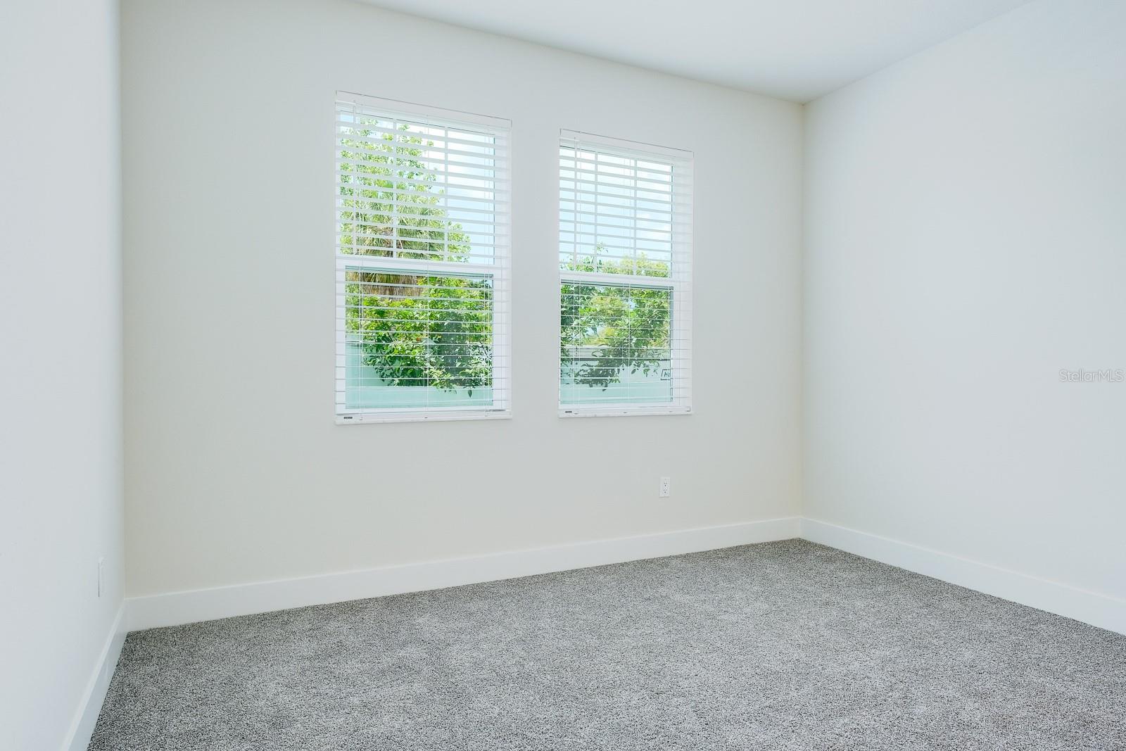 TOWNHOMES AT HIGHLAND CROSSING - Residential Lease