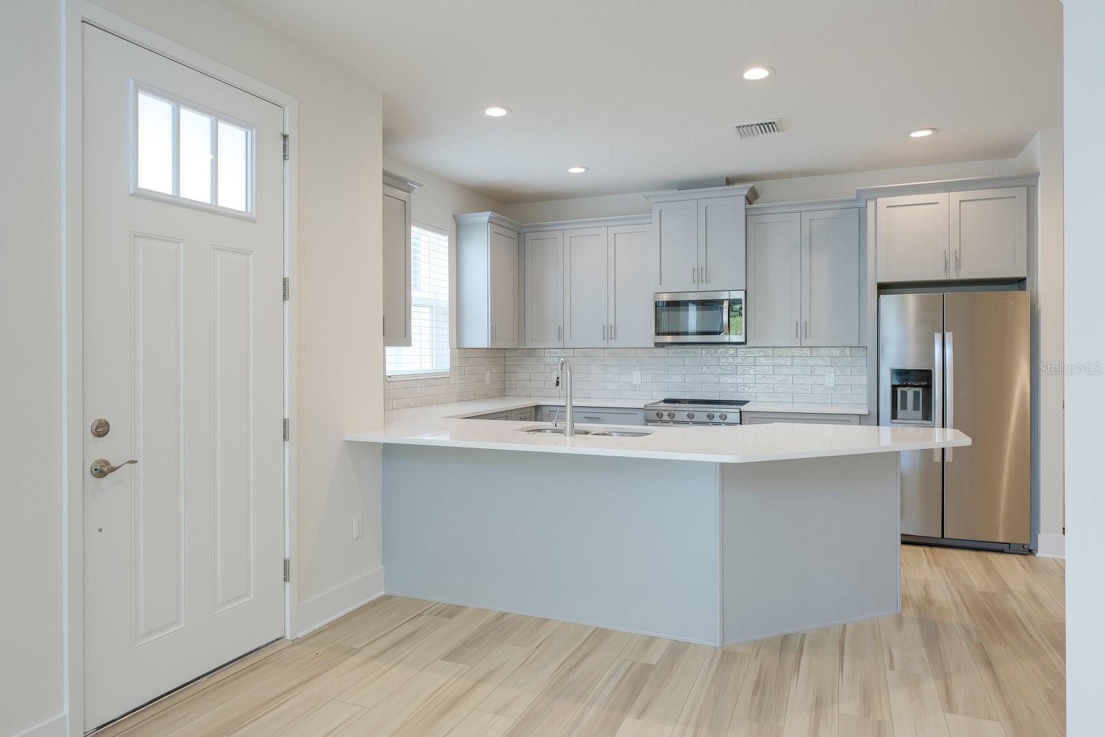 TOWNHOMES AT HIGHLAND CROSSING - Residential Lease