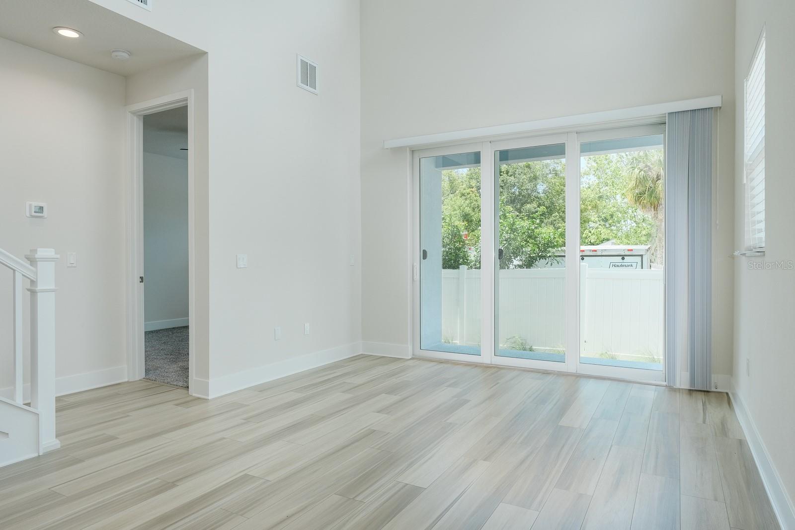 TOWNHOMES AT HIGHLAND CROSSING - Residential Lease