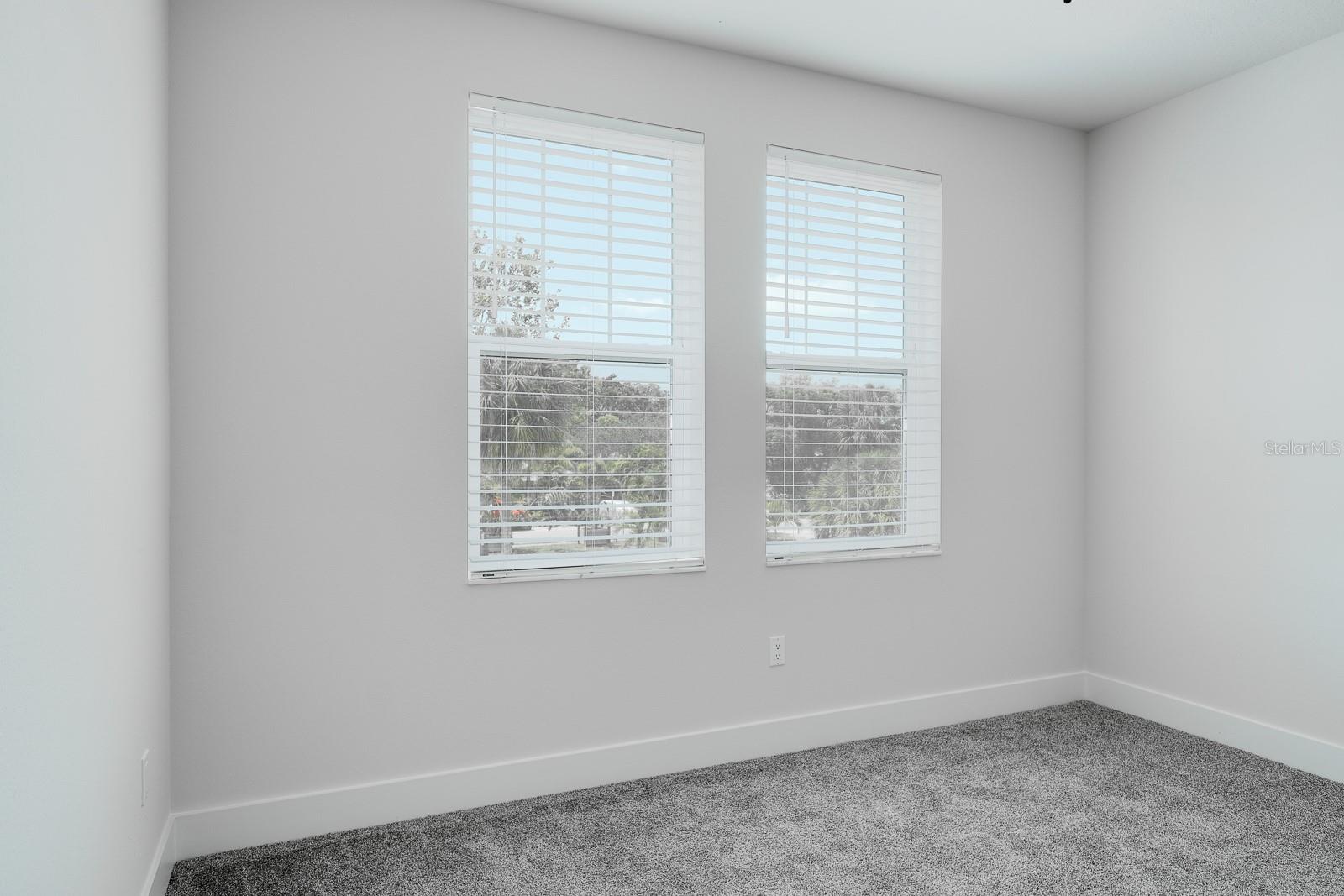 TOWNHOMES AT HIGHLAND CROSSING - Residential Lease