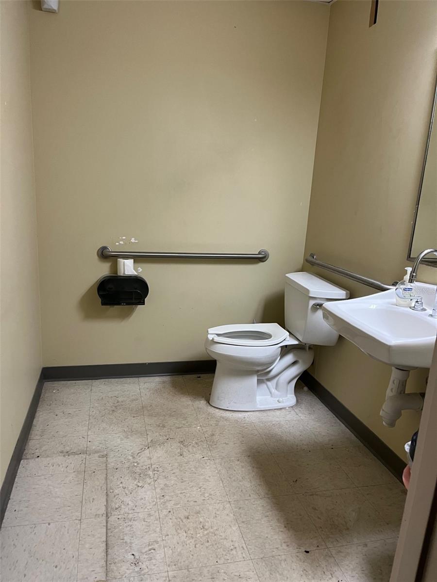 AIRPORT INDUST PK/ORLANDO - Commercial Lease