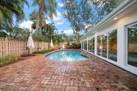 A home in BELLEAIR