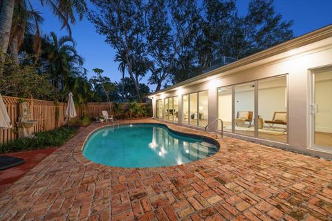 A home in BELLEAIR