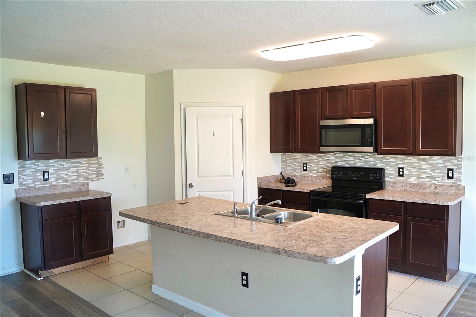 10019 GEESE TRAIL CIRCLE