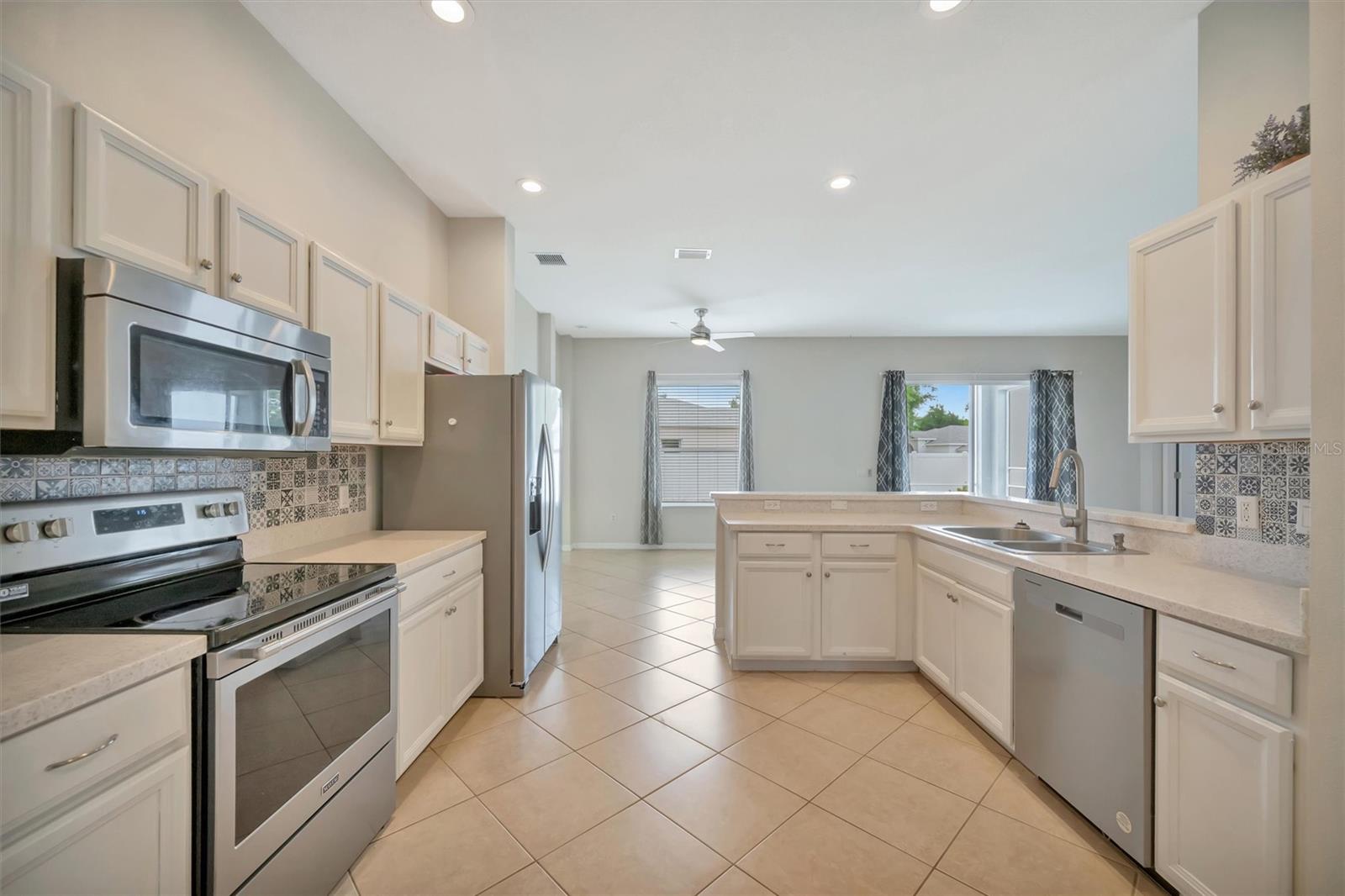 SABAL HARBOUR PH IV - Residential Lease