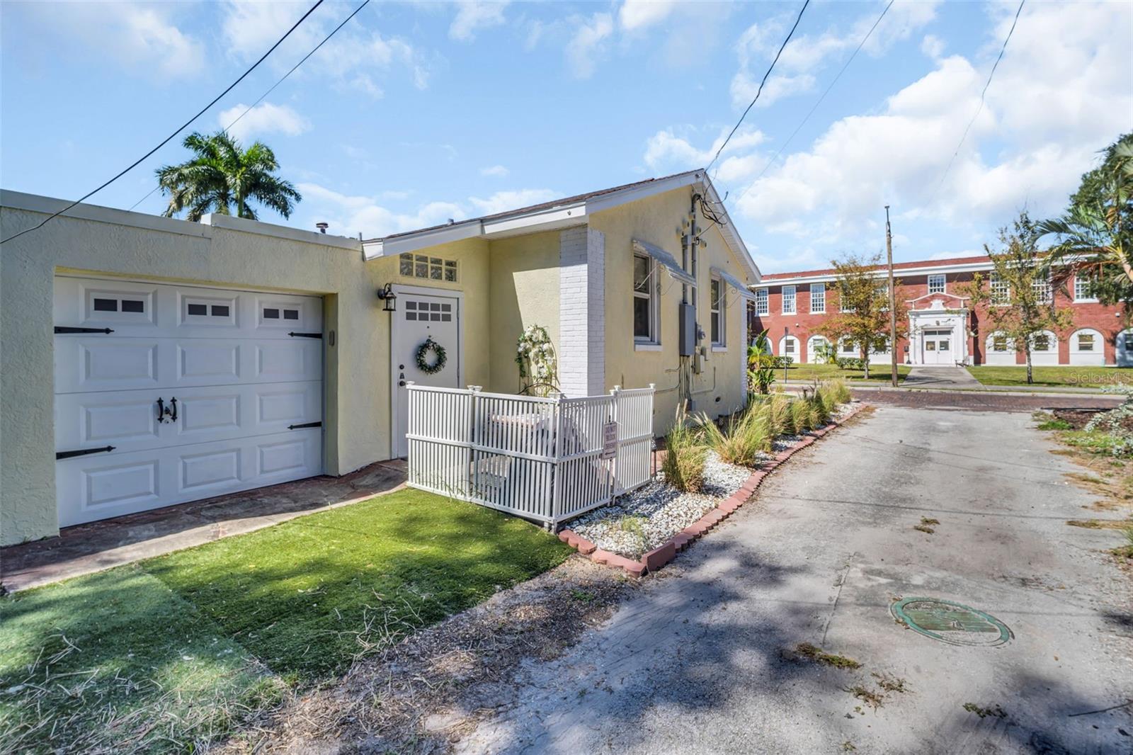BARTLETT LAWNS - Residential