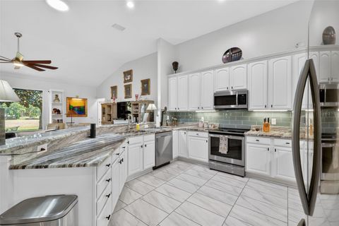 Tiny photo for 1760 Edgewater Drive, Mount Dora, FL 32757 (MLS # G5111131)