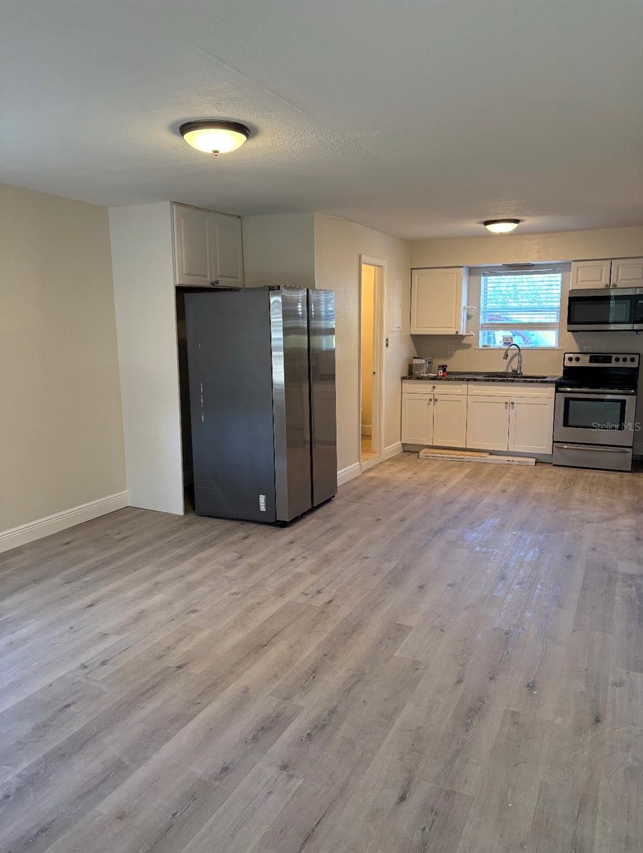 SCHOOLEYS HOMEVILLE - Residential Lease