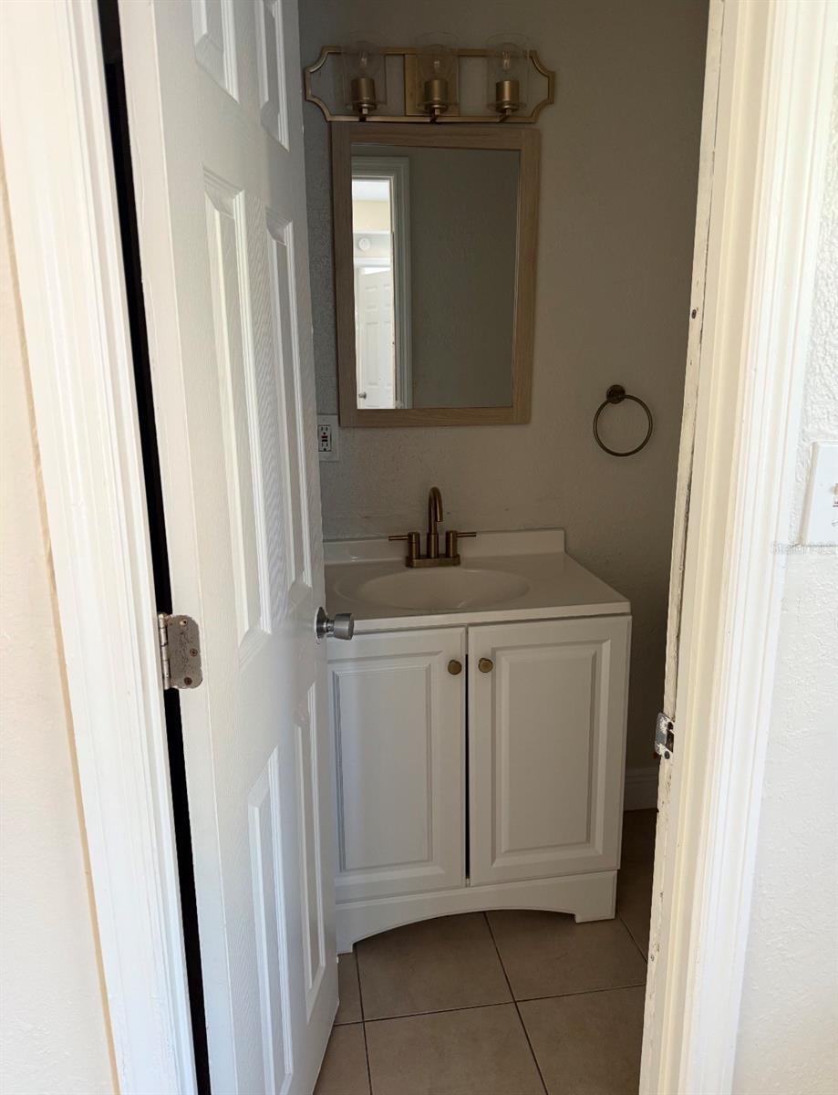 SCHOOLEYS HOMEVILLE - Residential Lease