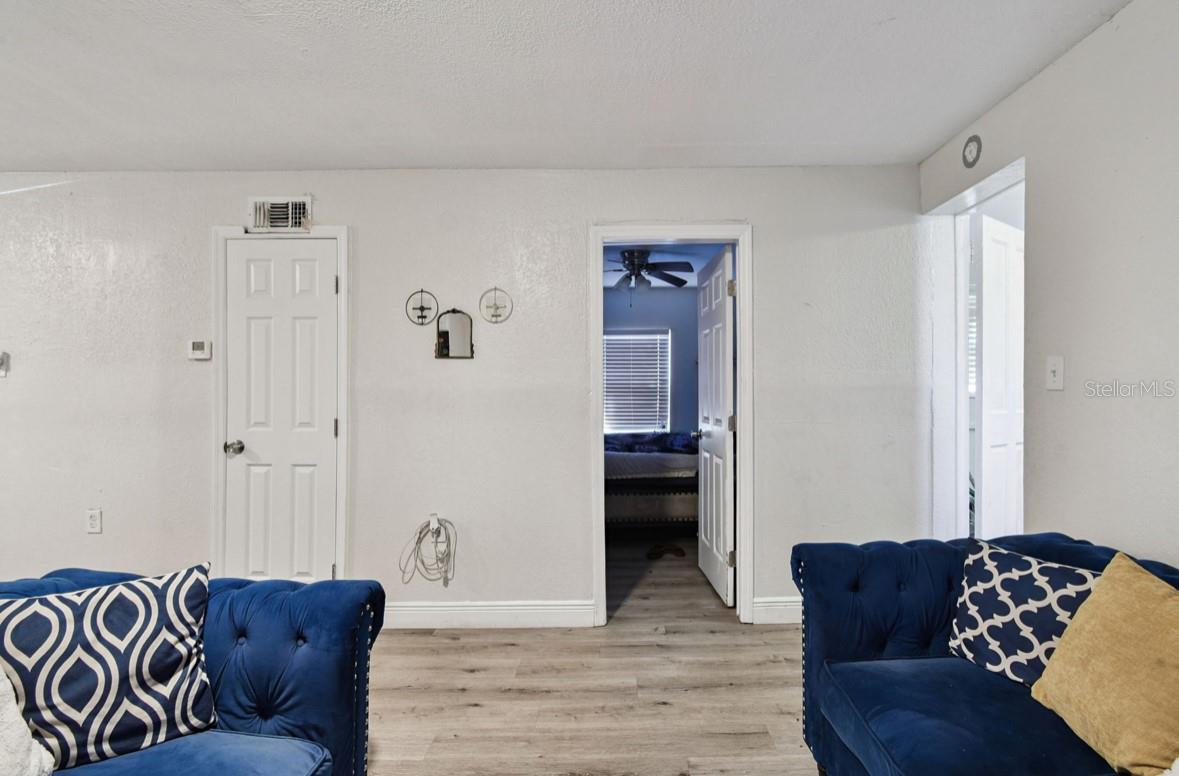 SCHOOLEYS HOMEVILLE - Residential Lease