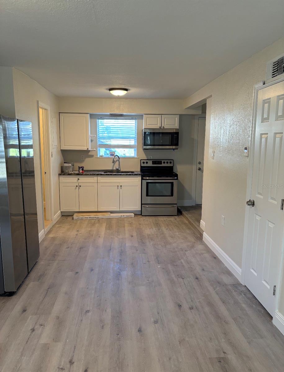 SCHOOLEYS HOMEVILLE - Residential Lease