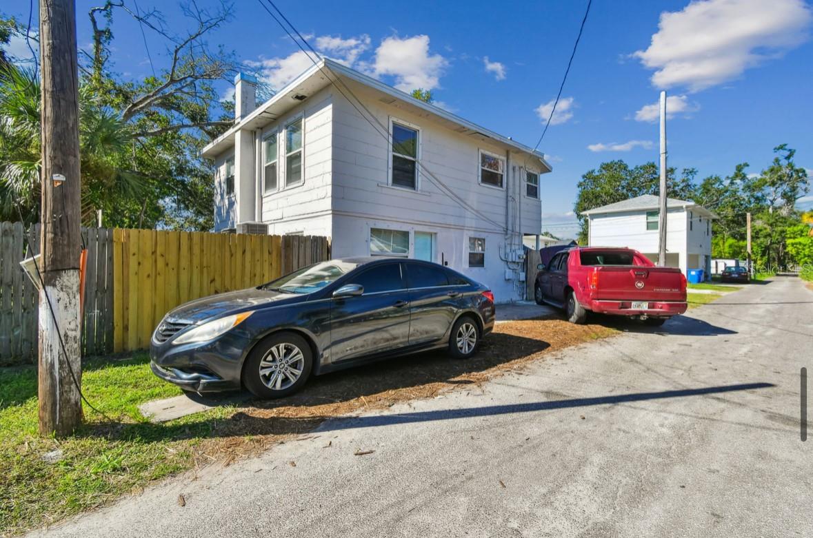 SCHOOLEYS HOMEVILLE - Residential Lease