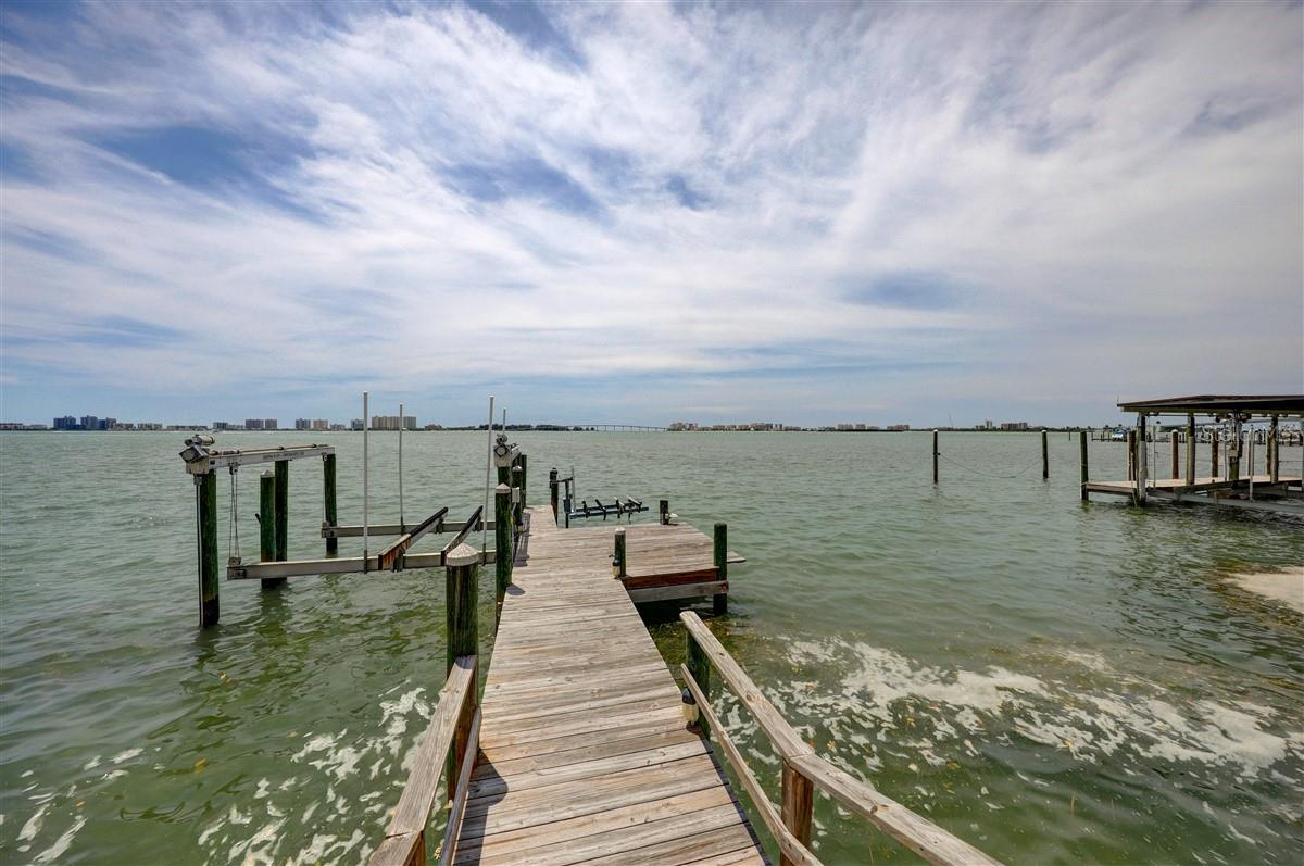 HARBOR OAKS - Residential