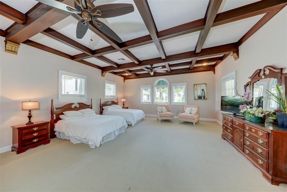 HARBOR OAKS - Residential