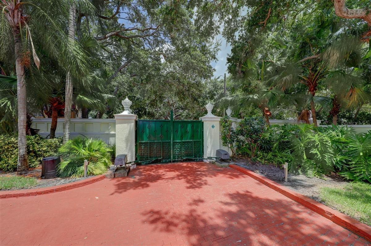 HARBOR OAKS - Residential