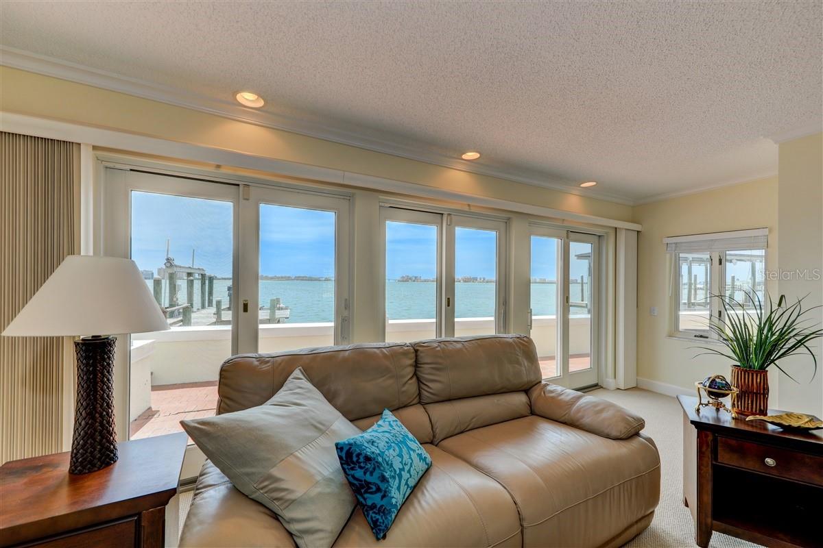 HARBOR OAKS - Residential