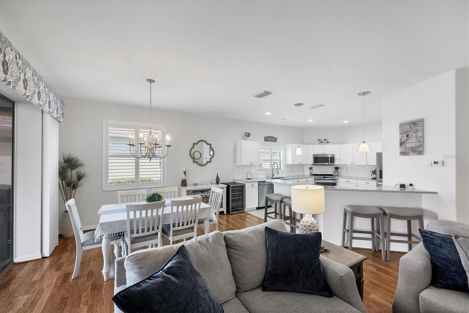 PELICAN POINTE GOLF & COUNTRY CLUB - Residential