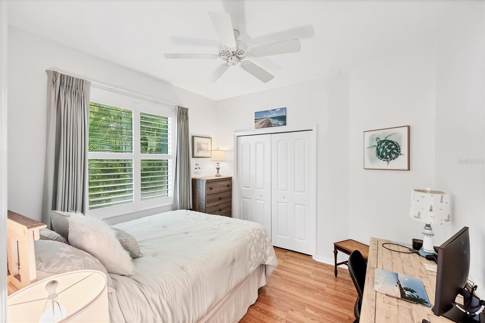 PELICAN POINTE GOLF & COUNTRY CLUB - Residential