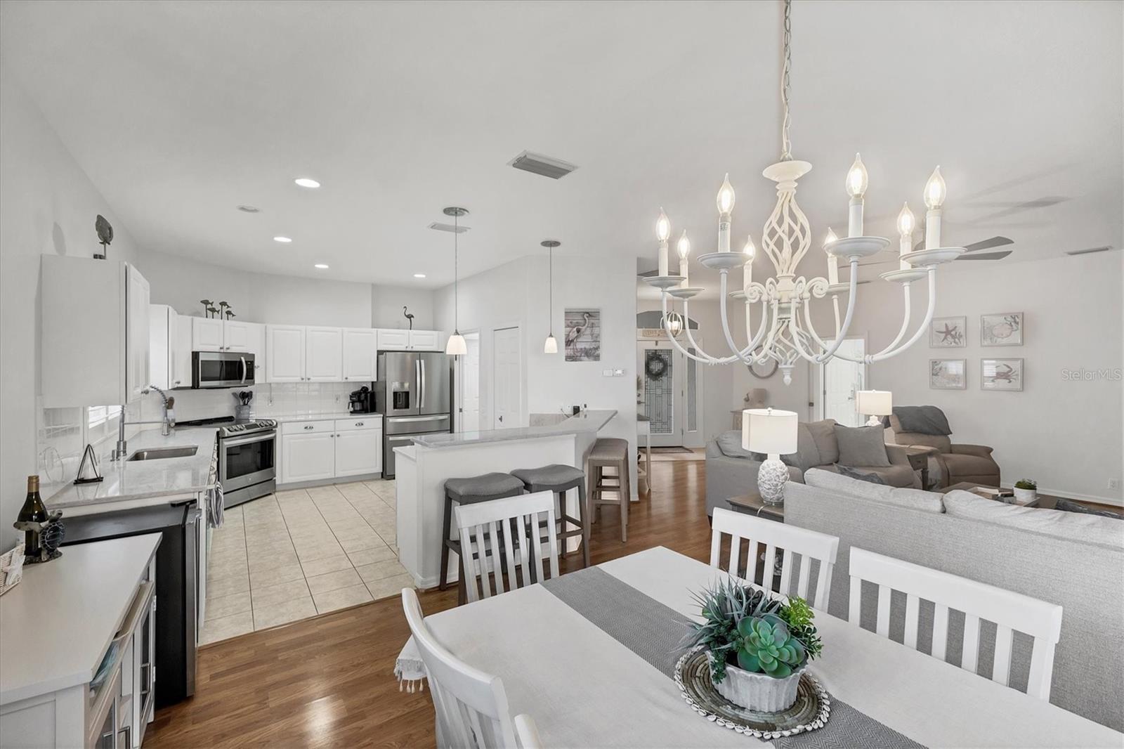 PELICAN POINTE GOLF & COUNTRY CLUB - Residential