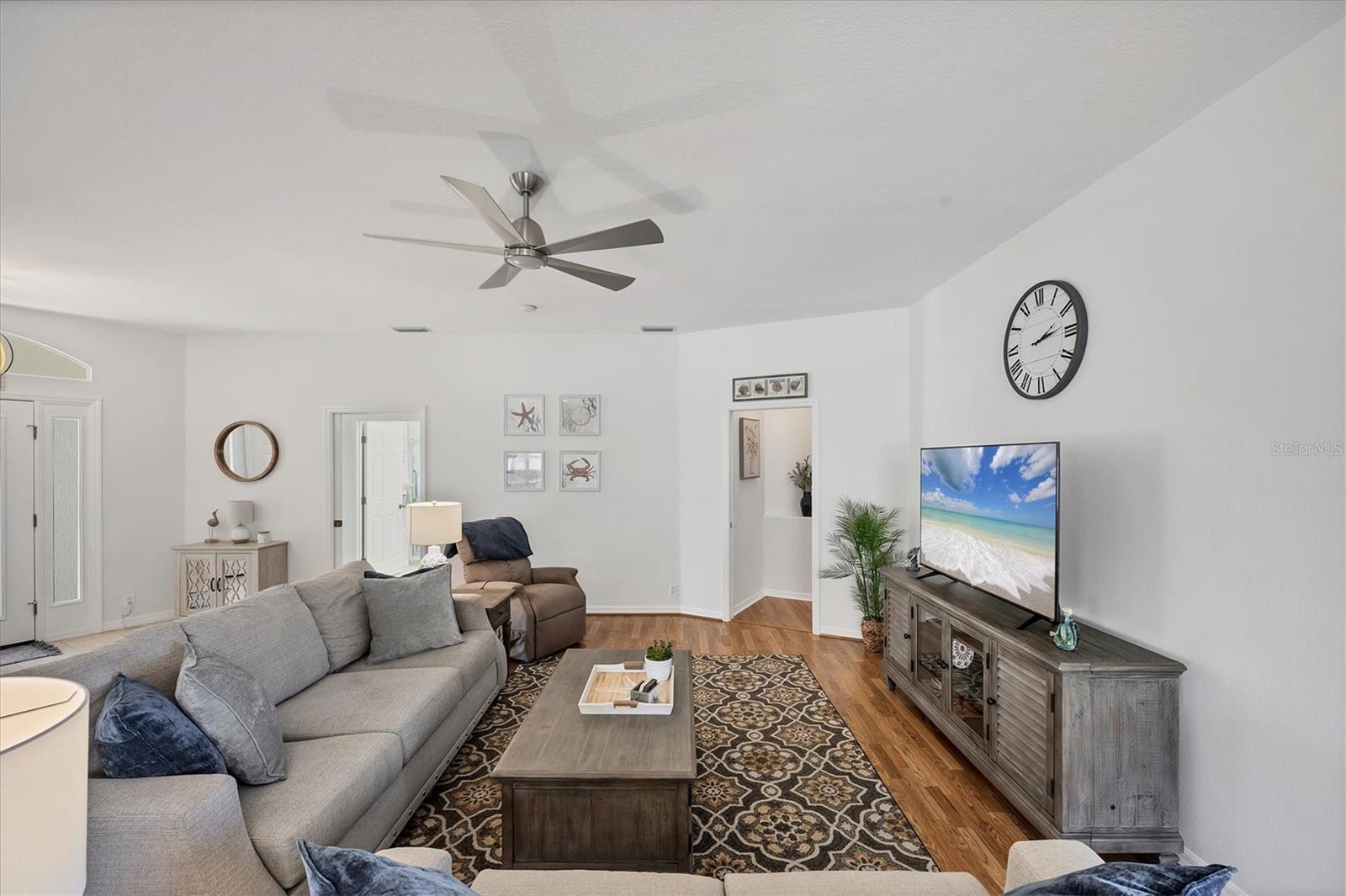 PELICAN POINTE GOLF & COUNTRY CLUB - Residential