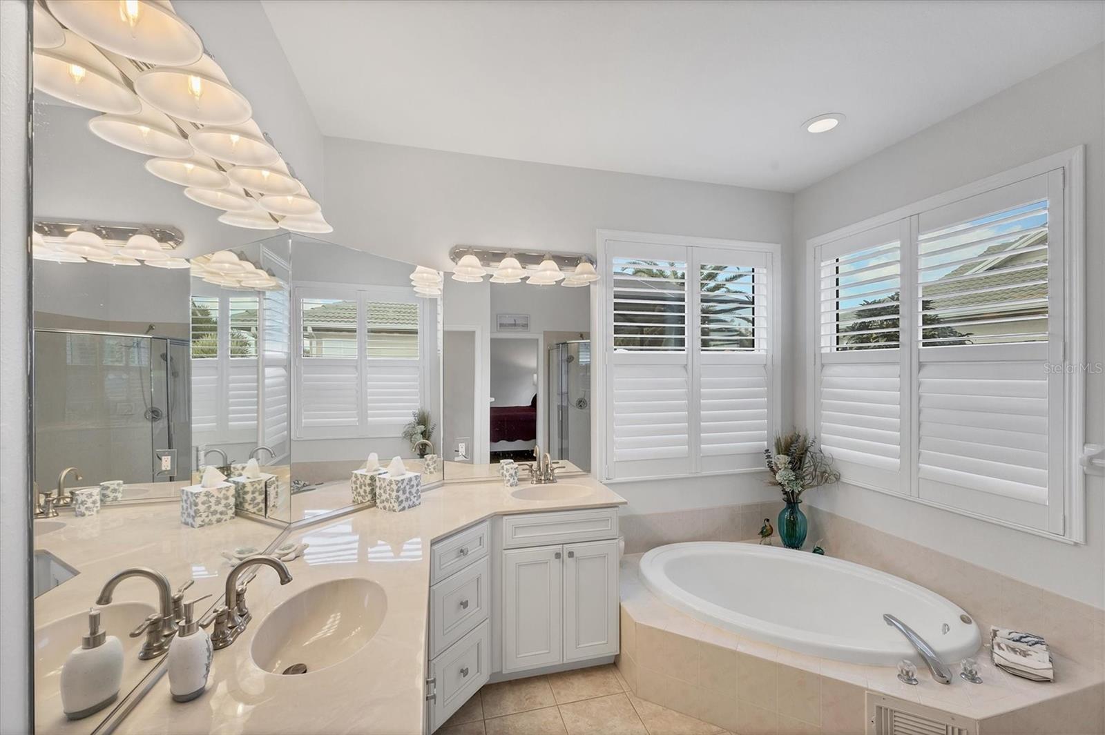 PELICAN POINTE GOLF & COUNTRY CLUB - Residential