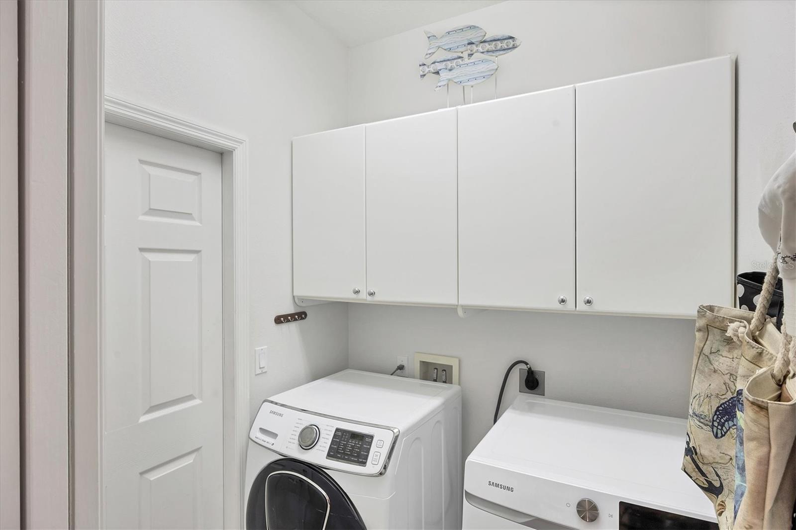 PELICAN POINTE GOLF & COUNTRY CLUB - Residential