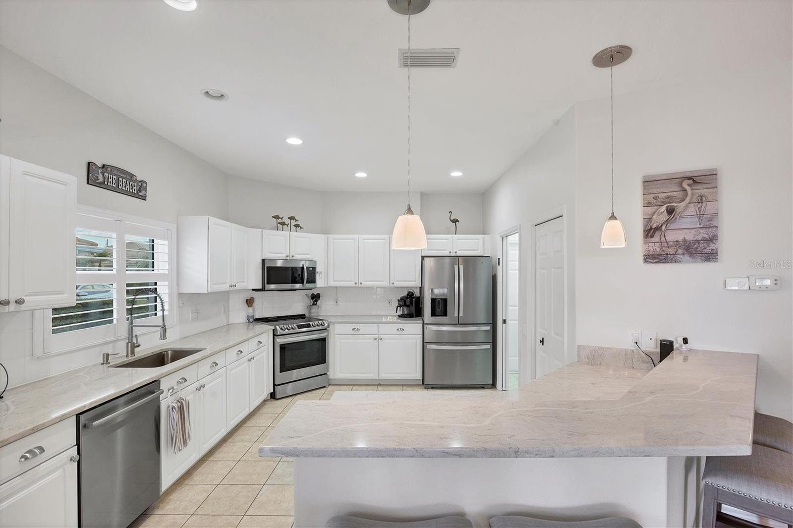 PELICAN POINTE GOLF & COUNTRY CLUB - Residential