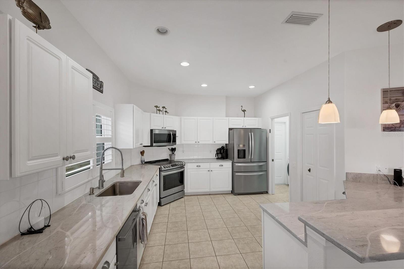 PELICAN POINTE GOLF & COUNTRY CLUB - Residential