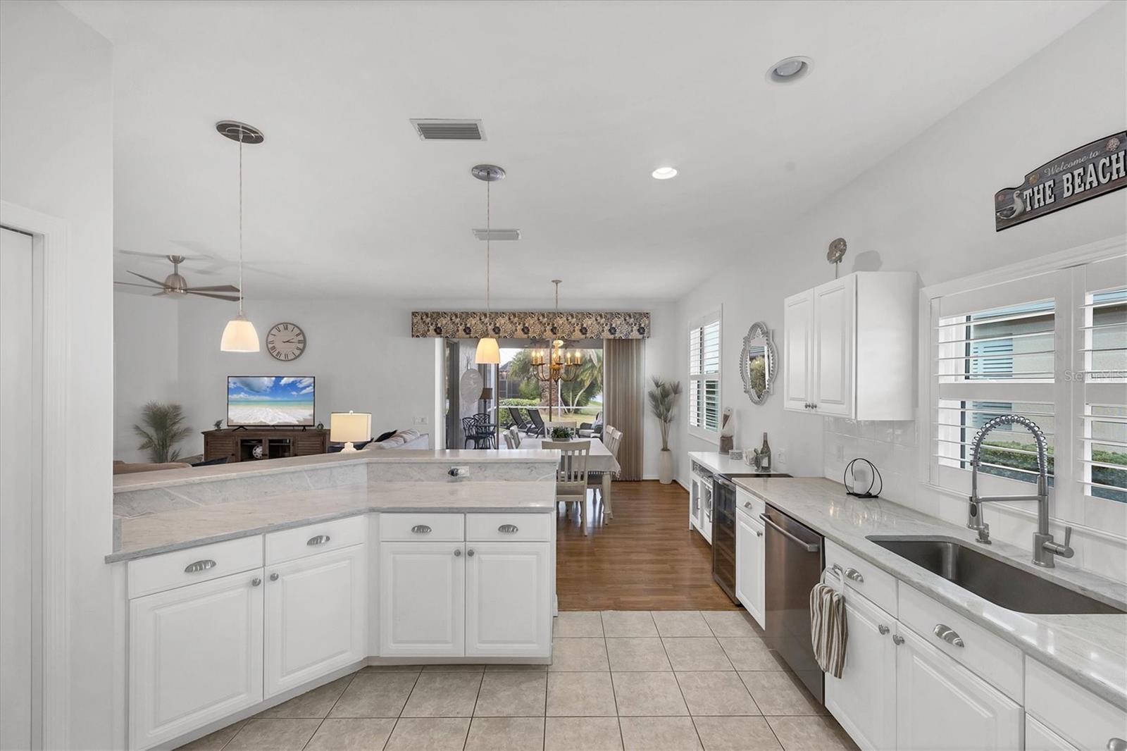 PELICAN POINTE GOLF & COUNTRY CLUB - Residential