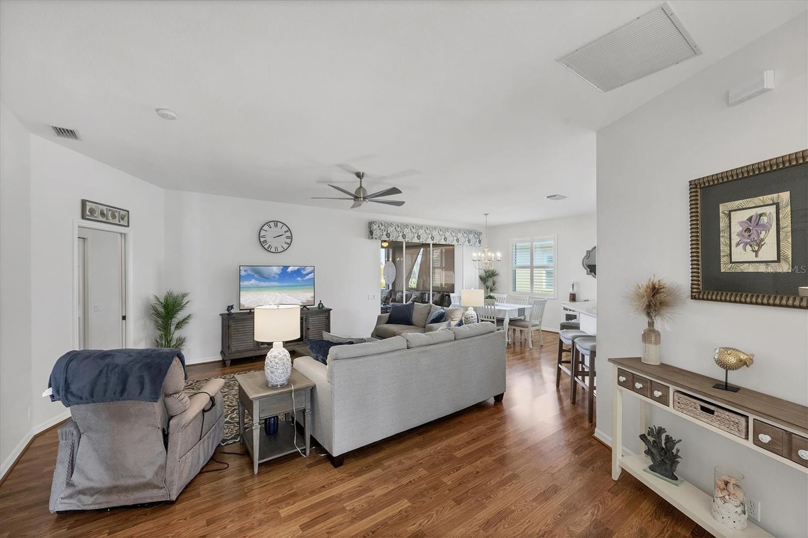 PELICAN POINTE GOLF & COUNTRY CLUB - Residential