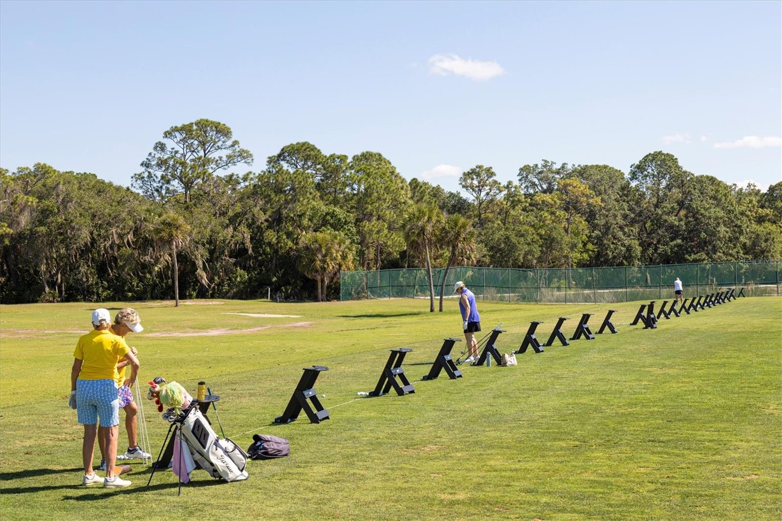 PELICAN POINTE GOLF & COUNTRY CLUB - Residential
