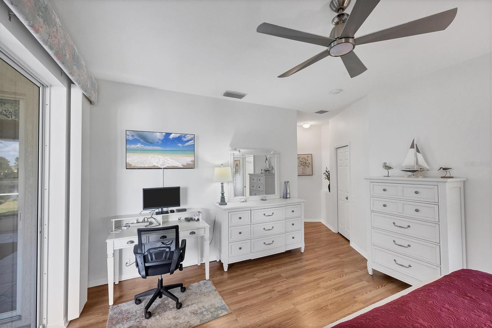 PELICAN POINTE GOLF & COUNTRY CLUB - Residential