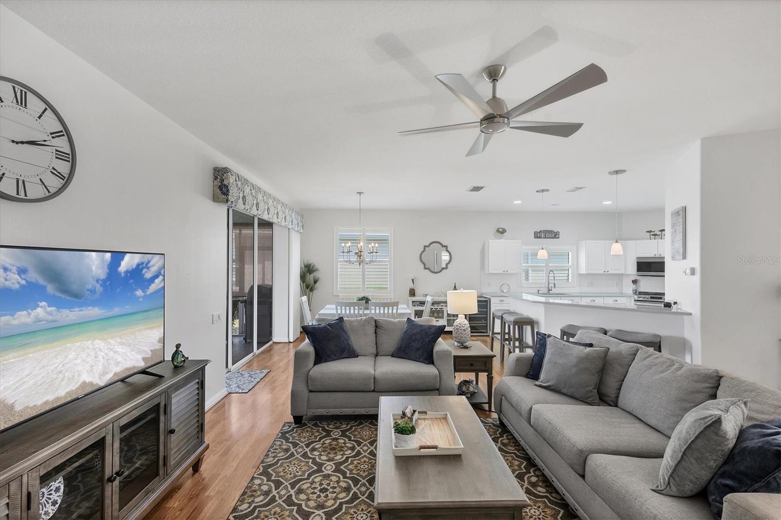 PELICAN POINTE GOLF & COUNTRY CLUB - Residential