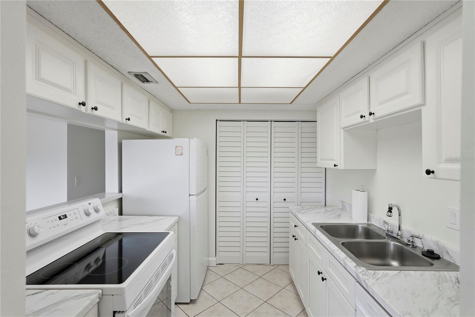 PEPPERTREE LAKE CONDO - Residential