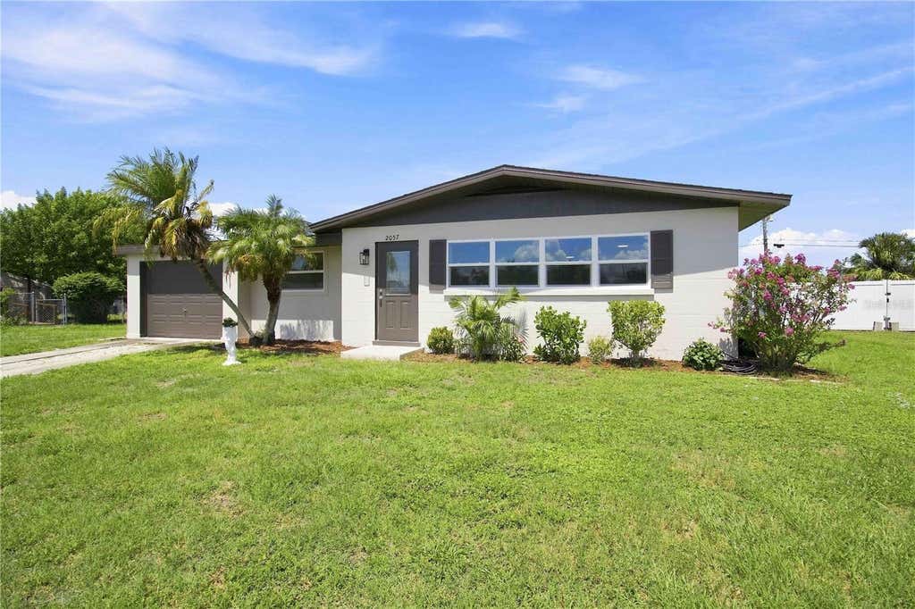 Photo of 2057 Garden Parkway, Bradenton, FL 34205 (MLS # A4703632)