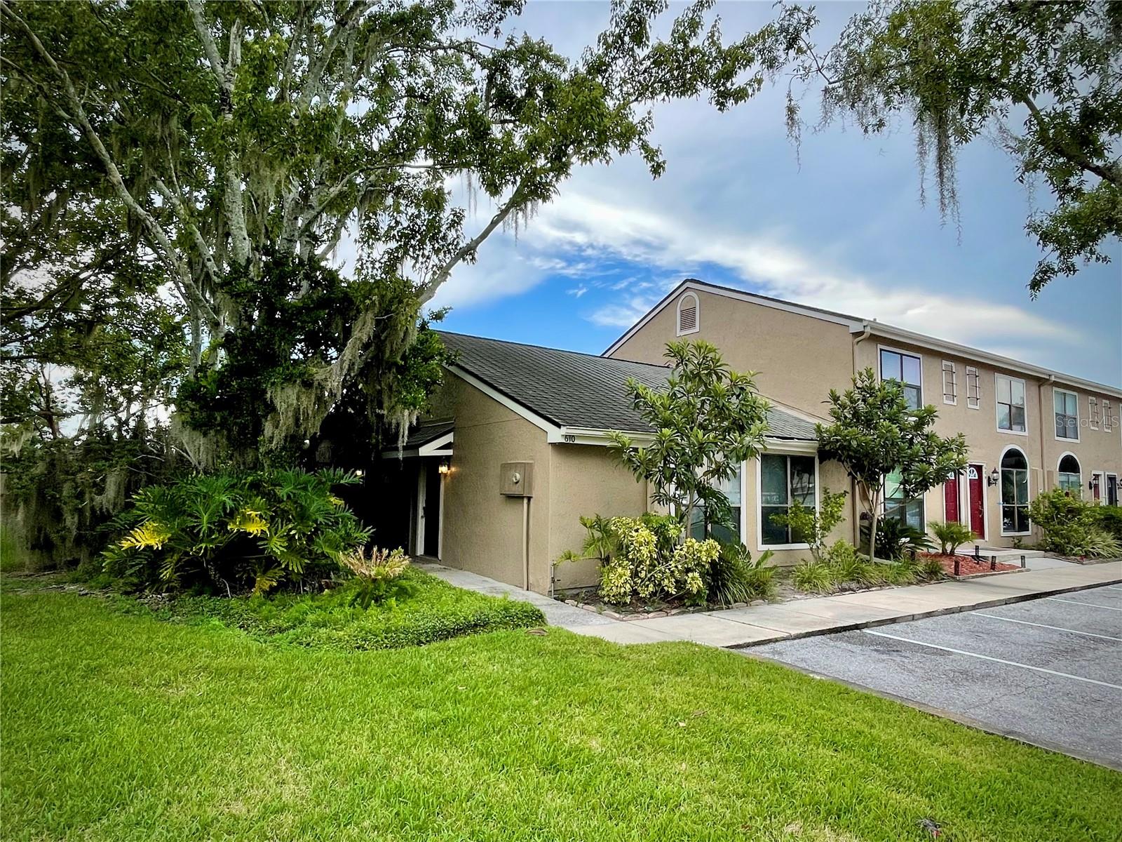 Spacious Tuscawilla Townhome located in the Community of Casa Park Villas. Conveniently located next to Trotwood Park, Keith Elementary & Indian Trails Middle Schools, walking distance to Winter Springs Town Center, Cross Seminole Trail, Central Winds Park, Tuscawilla Country Club and Golf Course, and close access to the 417. 1 Story end unit, 3 Bedroom, 2 Bath Townhome featuring: Wood Laminate Floors, Assigned Parking, Private Tropical Lanai, Community Pool. Appliances included: Range, Refrigerator, Microwave, Dishwasher, Disposal, Washer & Dryer and Water Softener System. Walking distance to GREAT SEMINOLE COUNTY SCHOOLS!!!! Photos have been digitally enhanced. HOA Application Fees Required $50.00 per Adult.
MOVE IN REQUIREMENTS: Credit Score +675. Complete online Non-Refundable Application at http://www.prorentorlando.com/ $60/adult. All adults must apply. Funds due for move-in: First Month's Rent, Security Deposit applicable with full approval. Income Verification Completed. Supporting documents required: Last 2 Month's Bank Statements, Pay Stubs, W2.. HOA Application Fees Required $50.00 per Adult
Single Family Only.