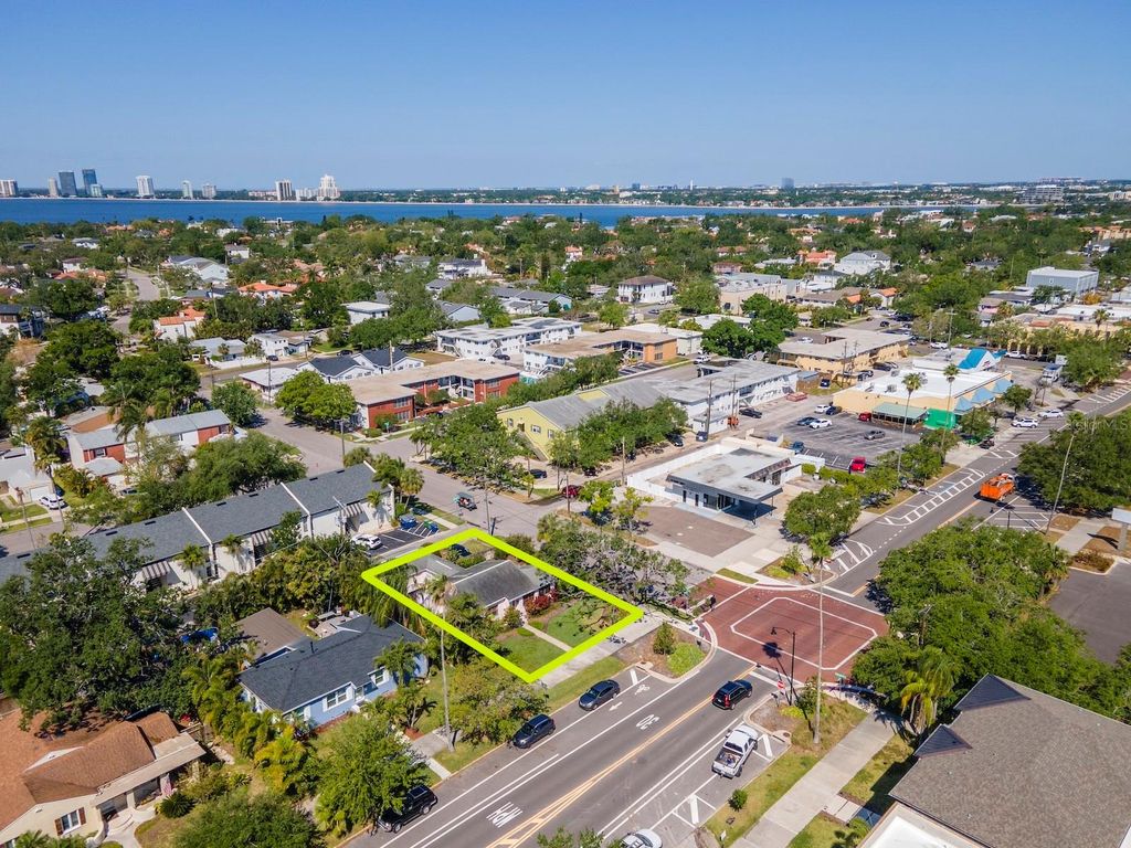 Photo of 404 E Davis Boulevard, Tampa, FL 33606 (MLS # TB8378052)