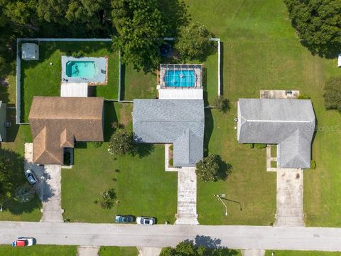 A home in LAKELAND