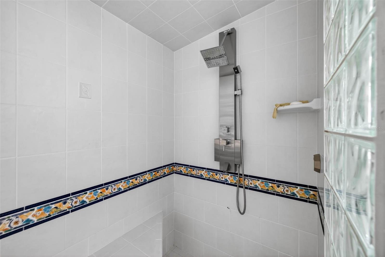 TIERRA VERDE UNIT 01 - Residential