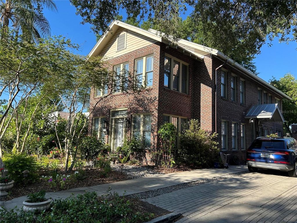 Photo of 5205 N Central Avenue, Tampa, FL 33603 (MLS # O6408073)