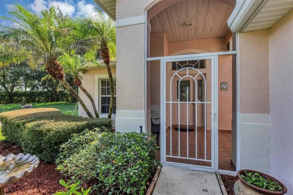 Photo of 4958 Portsmouth Street, Tavares, FL 32778 (MLS # V4950996)