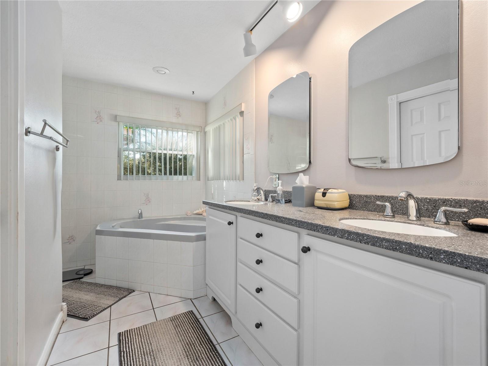 LIVE OAK SPGS - Residential