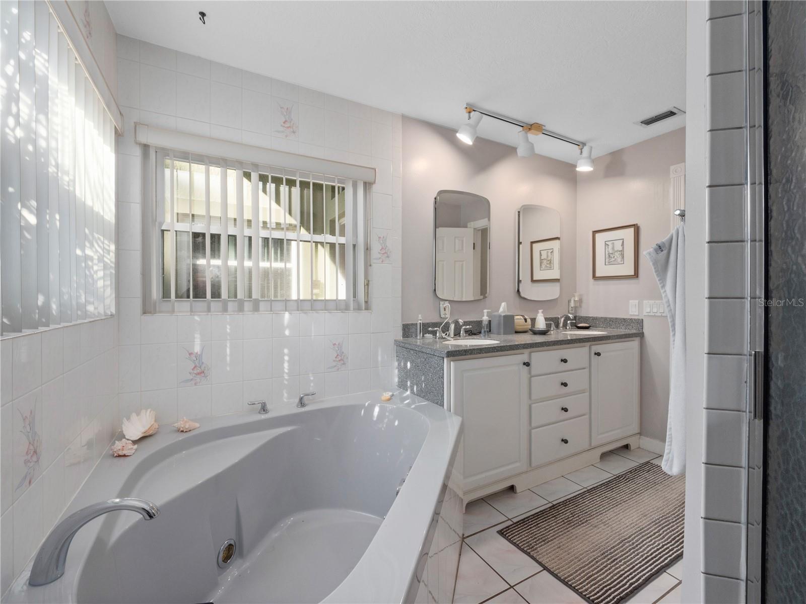 LIVE OAK SPGS - Residential