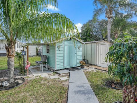 A home in LAKE WALES