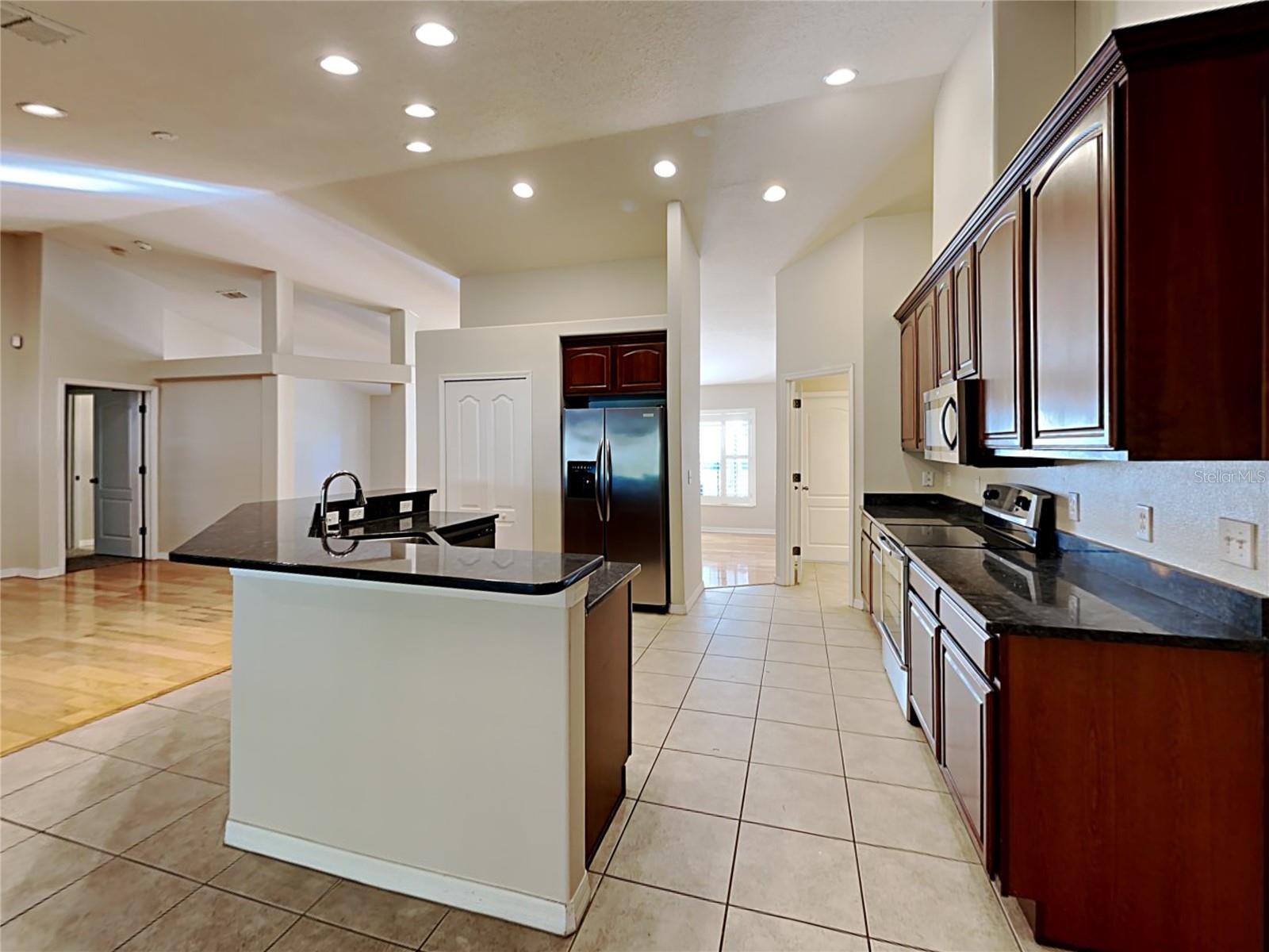 ABBEY TRACE - Residential Lease